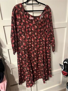 GUC.  Floral Brown Midi Dress with Red Rose Print